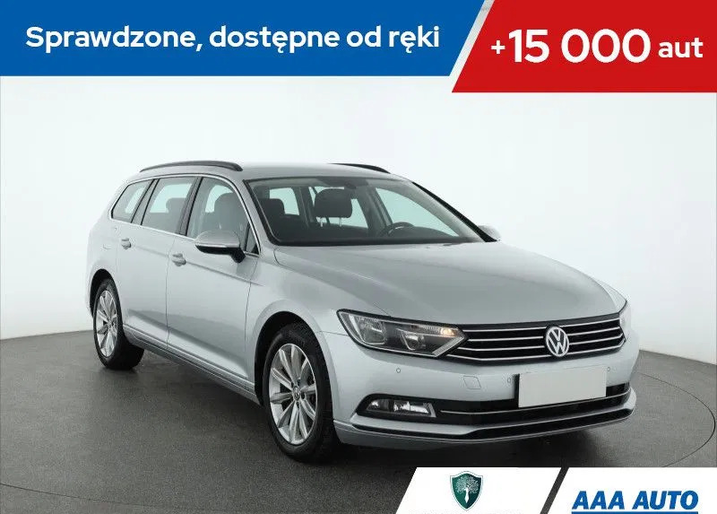 śląskie Volkswagen Passat cena 51000 przebieg: 252471, rok produkcji 2015 z Różan